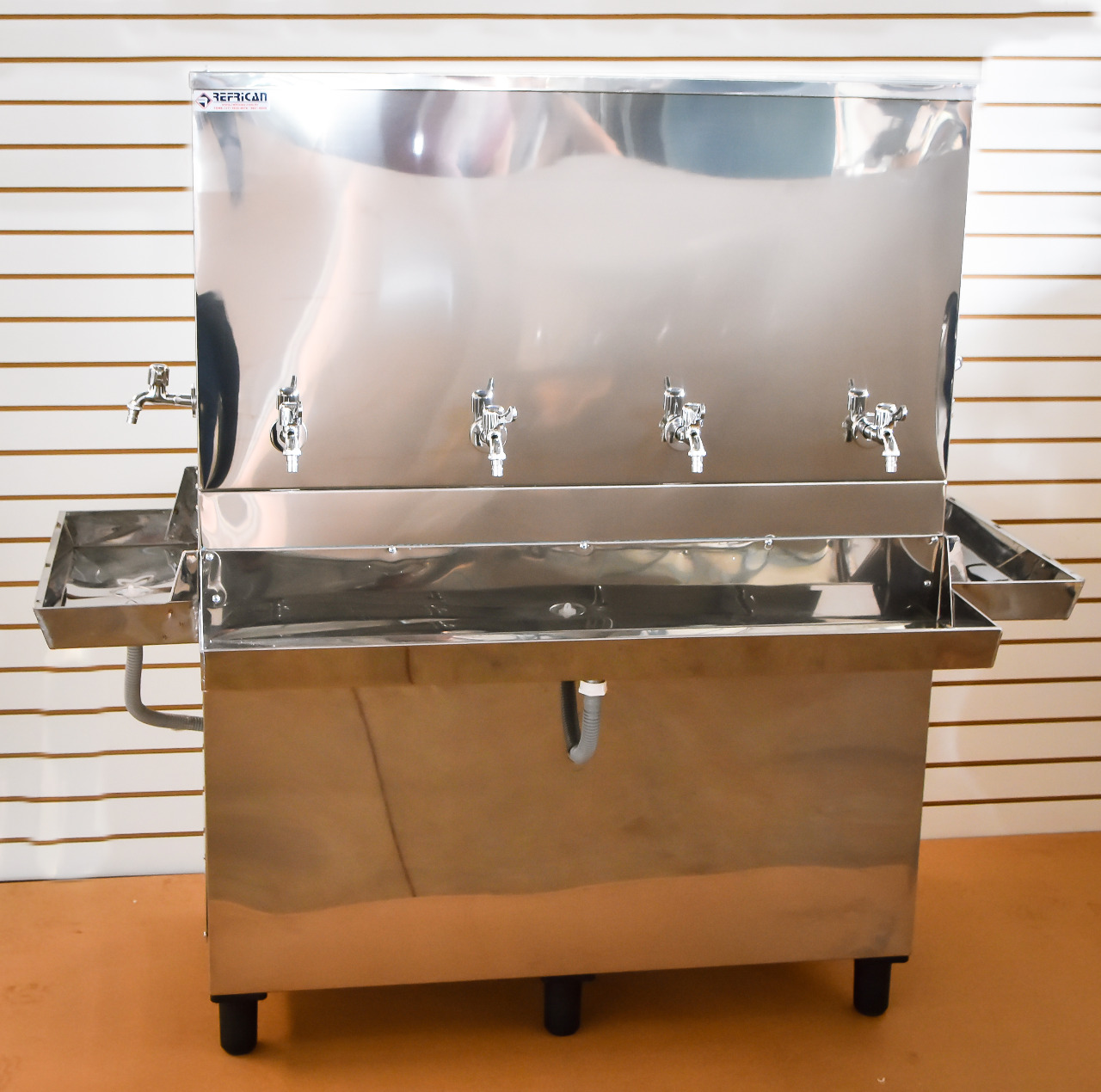 Bebedouro Industrial 200 Litros inox 304, capacidade 600 pessoas por hora, dimensoes 105 × 75 × 157 cm