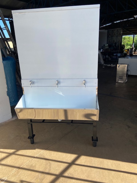 Bebedouro Industrial 500 Litros inox 304, capacidade 1666 pessoas/hora, dimensoes 100 × 120 × 177 cm