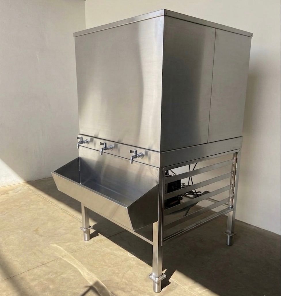 Bebedouro Industrial 500 Litros inox 304, capacidade 1666 pessoas/hora, dimensoes 100 × 120 × 177 cm